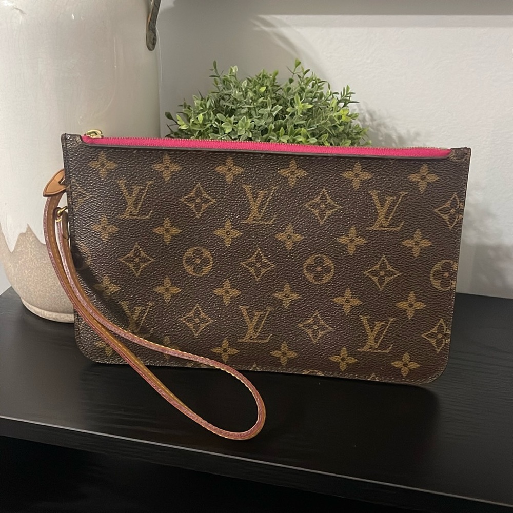 Louis Vuitton Neverfull Pivoine Wristlet